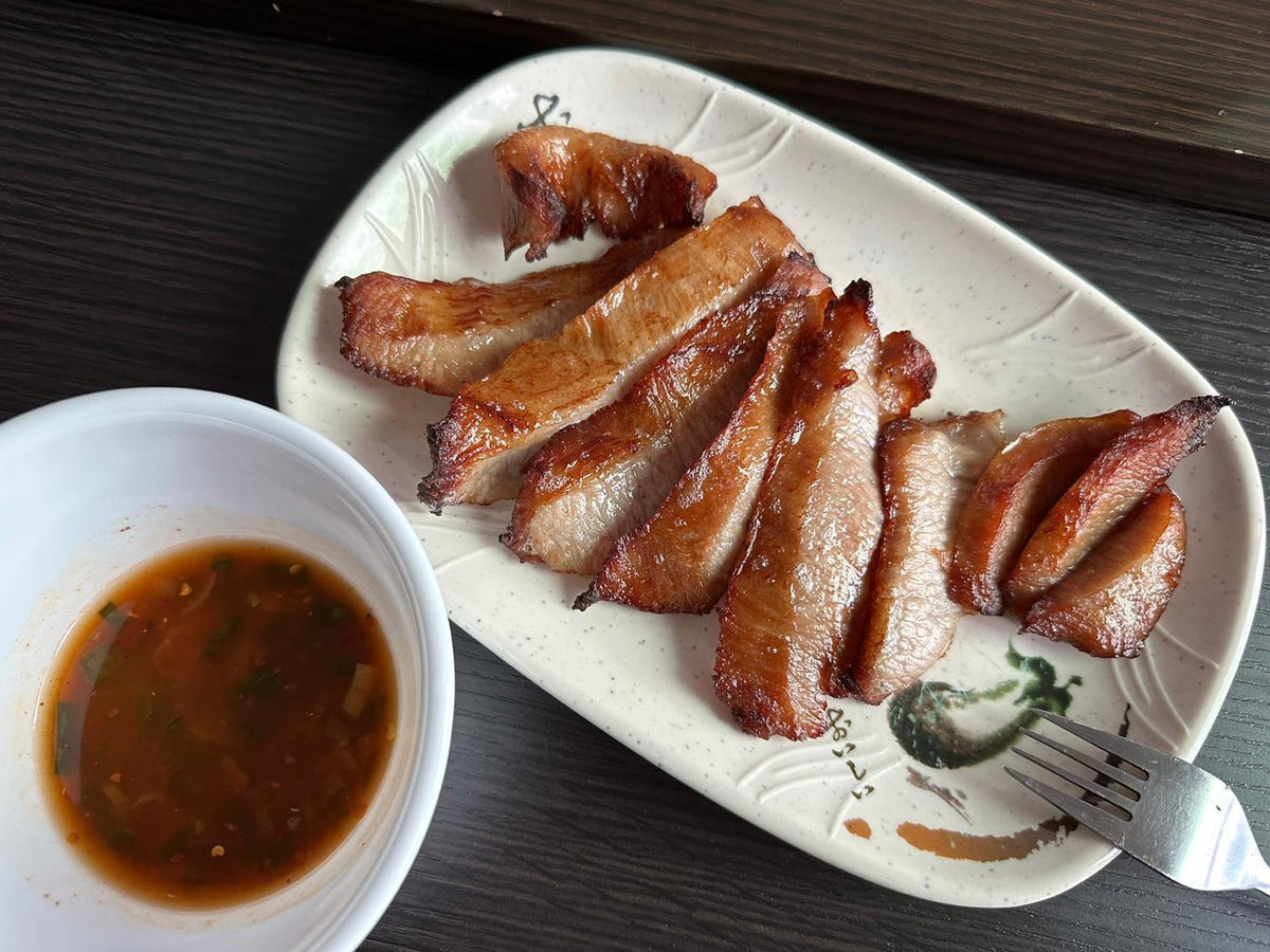 切片泰式燒豬頸肉配獨立醬汁