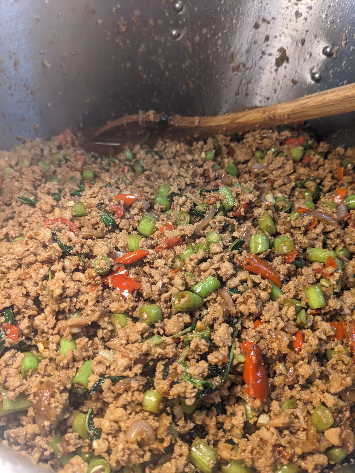 泰式香炒豬肉碎鑊炒豆角辣椒羅勒（香葉肉碎配飯）